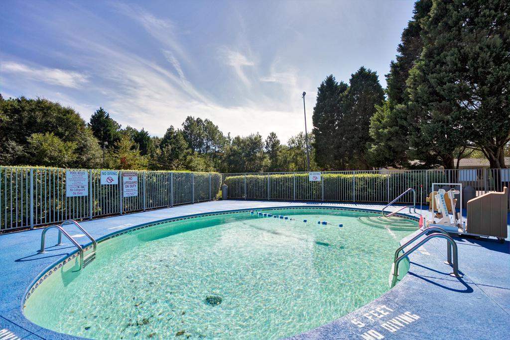 Super 8 By Wyndham Aberdeen Southern Pines Exteriér fotografie
