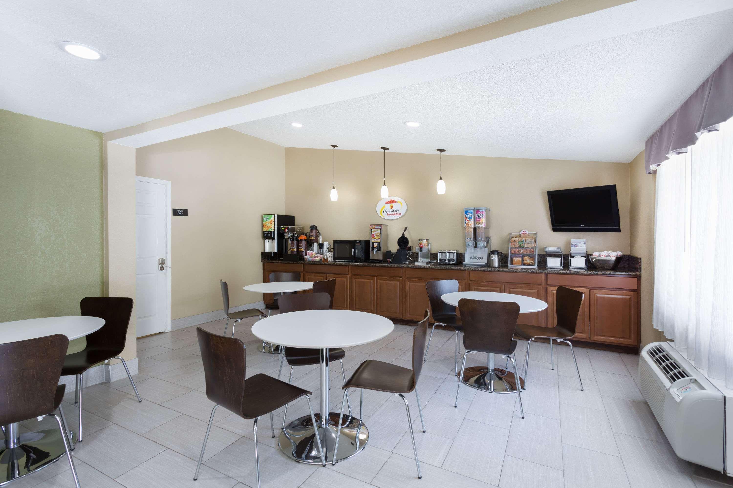 Super 8 By Wyndham Aberdeen Southern Pines Exteriér fotografie