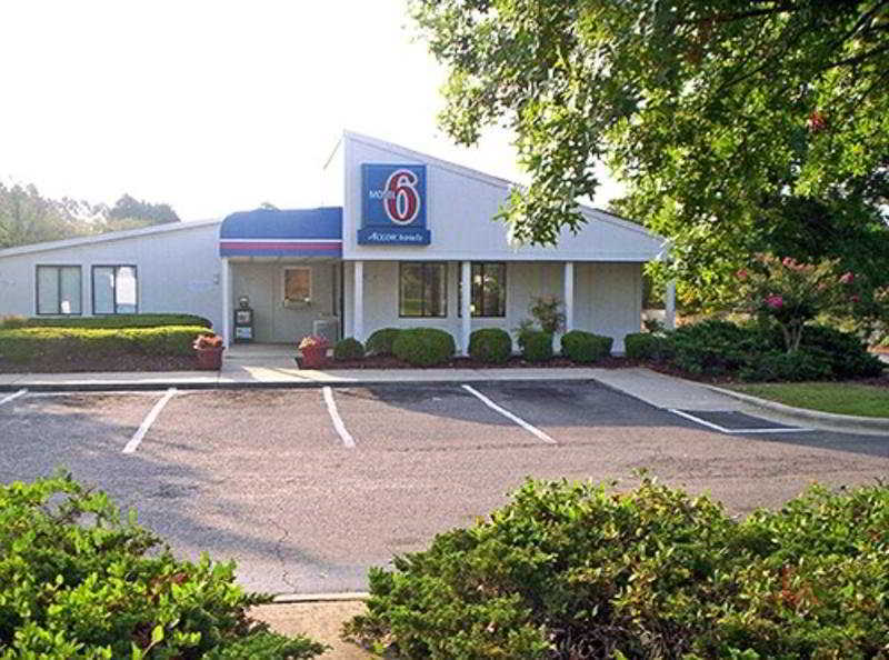 Super 8 By Wyndham Aberdeen Southern Pines Exteriér fotografie