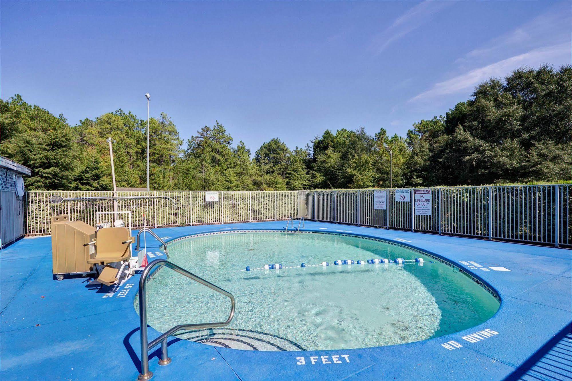 Super 8 By Wyndham Aberdeen Southern Pines Exteriér fotografie